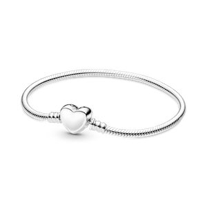 Brazalete Pandora Moments cadena de serpiente con broche de corazón .