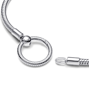 Brazalete Cadena de Serpiente con Broche en Forma de O Pandora Moments Pandora Plata Esterlina